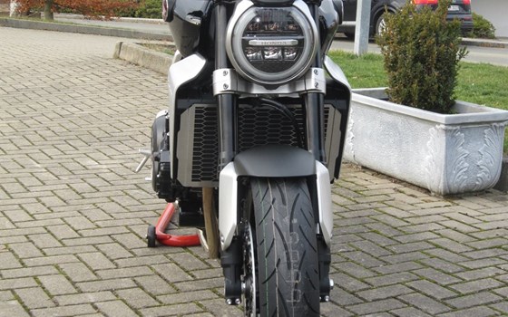 Umgebautes Motorrad Honda CB 1000 R von Motorradcenter Keßler - Bild 2 Umgebautes Motorrad Honda CB 1000 R von Motorradcenter Keßler - Bild 2