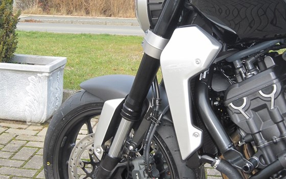 Umgebautes Motorrad Honda CB 1000 R von Motorradcenter Keßler - Bild 8 Umgebautes Motorrad Honda CB 1000 R von Motorradcenter Keßler - Bild 8