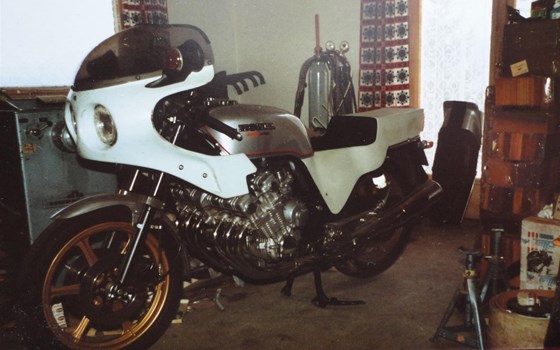 Umgebautes Motorrad Honda CBX 1000 von user1157907 - Bild 1 Umgebautes Motorrad Honda CBX 1000 von user1157907 - Bild 1