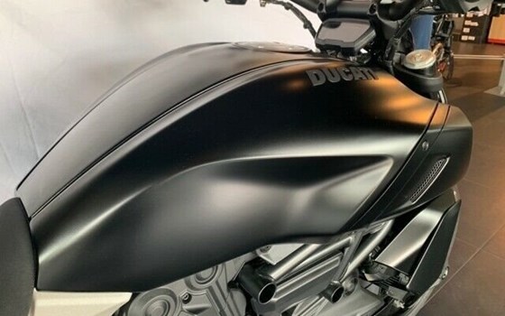 Umgebautes Motorrad Ducati Diavel 1260 von Autohaus Bernd Förster GmbH & CO. KG Motorrad Team - Bild 10 Umgebautes Motorrad Ducati Diavel 1260 von Autohaus Bernd Förster GmbH & CO. KG Motorrad Team - Bild 10