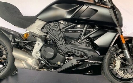 Umgebautes Motorrad Ducati Diavel 1260 von Autohaus Bernd Förster GmbH & CO. KG Motorrad Team - Bild 5 Umgebautes Motorrad Ducati Diavel 1260 von Autohaus Bernd Förster GmbH & CO. KG Motorrad Team - Bild 5