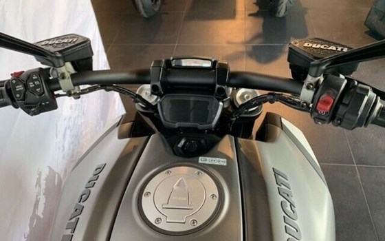 Umgebautes Motorrad Ducati Diavel 1260 von Autohaus Bernd Förster GmbH & CO. KG Motorrad Team - Bild 11 Umgebautes Motorrad Ducati Diavel 1260 von Autohaus Bernd Förster GmbH & CO. KG Motorrad Team - Bild 11