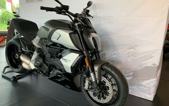 Umgebautes Motorrad Ducati Diavel 1260 von Autohaus Bernd Förster GmbH & CO. KG Motorrad Team - Bild 5 Umgebautes Motorrad Ducati Diavel 1260 von Autohaus Bernd Förster GmbH & CO. KG Motorrad Team - Bild 5