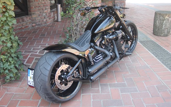 Umgebautes Motorrad Harley-Davidson Softail Breakout FXSB von X-Trem Custombikes - Bild 1 Umgebautes Motorrad Harley-Davidson Softail Breakout FXSB von X-Trem Custombikes - Bild 1