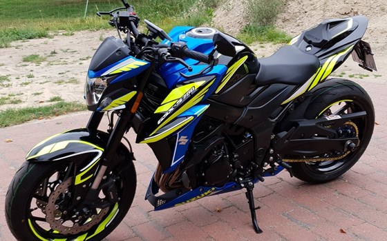 Umgebautes Motorrad Suzuki GSX-S750 von Suhrau's Motorshop - Bild 2 Umgebautes Motorrad Suzuki GSX-S750 von Suhrau's Motorshop - Bild 2