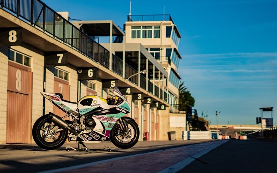 Umgebautes Motorrad Suzuki GSX-R 1000 R von Motorradtechnik Geenen GmbH - Bild 1 Umgebautes Motorrad Suzuki GSX-R 1000 R von Motorradtechnik Geenen GmbH - Bild 1