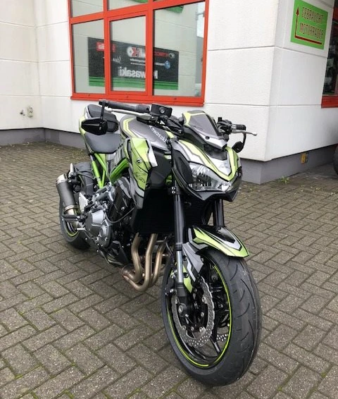 Umbgebautes Motorrad Kawasaki Z900 Bild 10: Umbgebautes Motorrad Kawasaki Z900