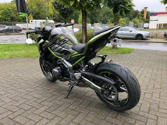 Umbgebautes Motorrad Kawasaki Z900 Bild 7: Umbgebautes Motorrad Kawasaki Z900