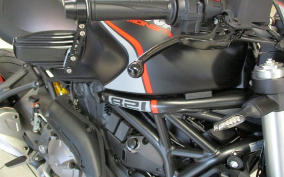Umgebautes Motorrad Ducati Monster 821 Dark von Team Wahlers GmbH - Bild 12 Umgebautes Motorrad Ducati Monster 821 Dark von Team Wahlers GmbH - Bild 12