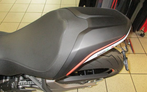 Umgebautes Motorrad Ducati Monster 821 Dark von Team Wahlers GmbH - Bild 6 Umgebautes Motorrad Ducati Monster 821 Dark von Team Wahlers GmbH - Bild 6
