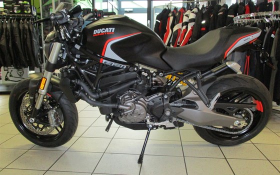 Umgebautes Motorrad Ducati Monster 821 Dark von Team Wahlers GmbH - Bild 9 Umgebautes Motorrad Ducati Monster 821 Dark von Team Wahlers GmbH - Bild 9
