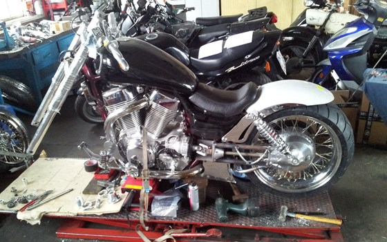 Umgebautes Motorrad Suzuki Intruder VS 1400 von Motorrad Otto - Bild 7 Umgebautes Motorrad Suzuki Intruder VS 1400 von Motorrad Otto - Bild 7