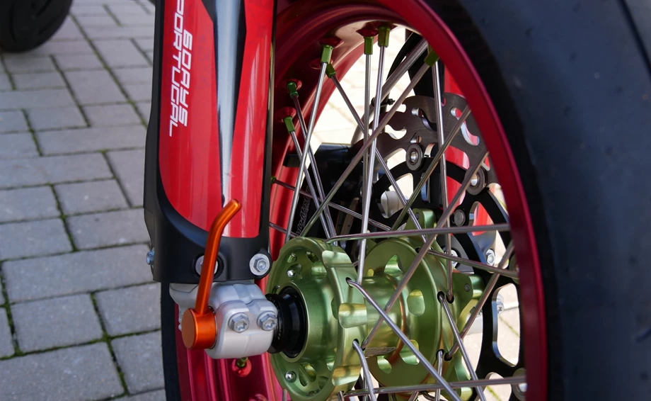 Umbgebautes Motorrad KTM 500 EXC-F SIX DAYS Bild 8: Umbgebautes Motorrad KTM 500 EXC-F SIX DAYS