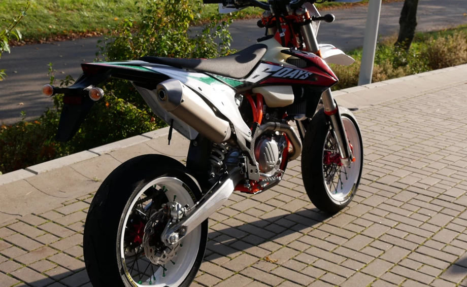 Umbgebautes Motorrad KTM 500 EXC-F SIX DAYS Bild 16: Umbgebautes Motorrad KTM 500 EXC-F SIX DAYS