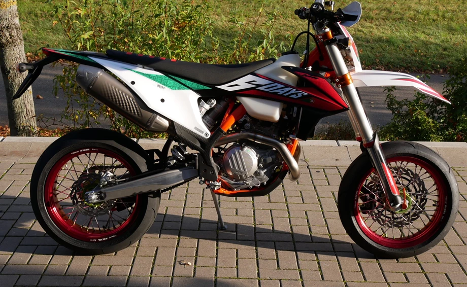 Umbgebautes Motorrad KTM 500 EXC-F SIX DAYS Bild 1: Umbgebautes Motorrad KTM 500 EXC-F SIX DAYS
