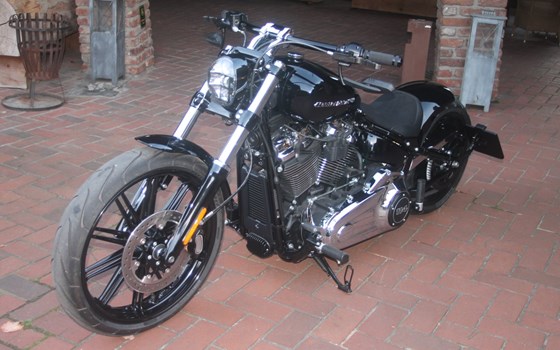 Umgebautes Motorrad Harley-Davidson Softail Breakout 114 FXBRS von X-Trem Custombikes - Bild 1 Umgebautes Motorrad Harley-Davidson Softail Breakout 114 FXBRS von X-Trem Custombikes - Bild 1