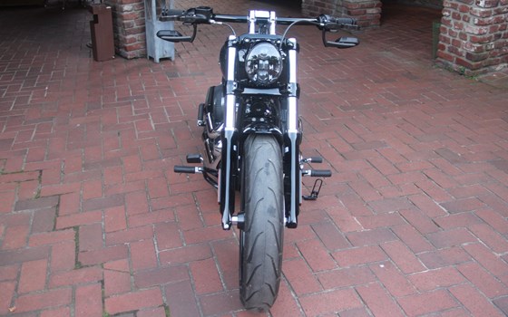 Umgebautes Motorrad Harley-Davidson Softail Breakout 114 FXBRS von X-Trem Custombikes - Bild 4 Umgebautes Motorrad Harley-Davidson Softail Breakout 114 FXBRS von X-Trem Custombikes - Bild 4