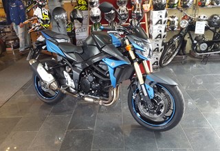 Suzuki GSR 750
