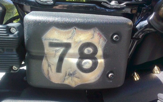 Umgebautes Motorrad Harley-Davidson Dyna Street Bob FXDB von Reibnkustomizastahlhelm - Bild 2 Umgebautes Motorrad Harley-Davidson Dyna Street Bob FXDB von Reibnkustomizastahlhelm - Bild 2