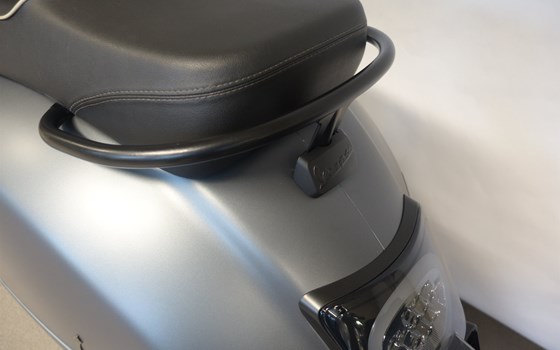 Umgebautes Motorrad Vespa GTS 300 i.e. Super Sport von Jahelka Zweirad GmbH - Bild 10 Umgebautes Motorrad Vespa GTS 300 i.e. Super Sport von Jahelka Zweirad GmbH - Bild 10