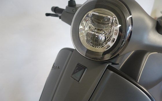 Umgebautes Motorrad Vespa GTS 300 i.e. Super Sport von Jahelka Zweirad GmbH - Bild 3 Umgebautes Motorrad Vespa GTS 300 i.e. Super Sport von Jahelka Zweirad GmbH - Bild 3