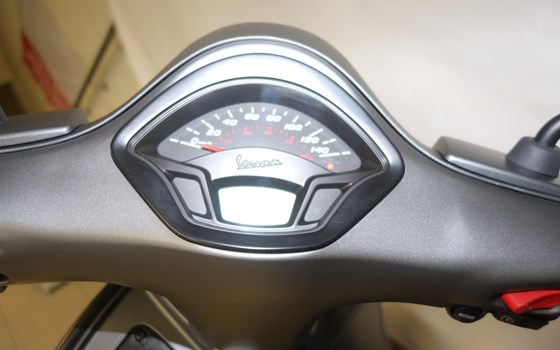 Umgebautes Motorrad Vespa GTS 300 i.e. Super Sport von Jahelka Zweirad GmbH - Bild 13 Umgebautes Motorrad Vespa GTS 300 i.e. Super Sport von Jahelka Zweirad GmbH - Bild 13