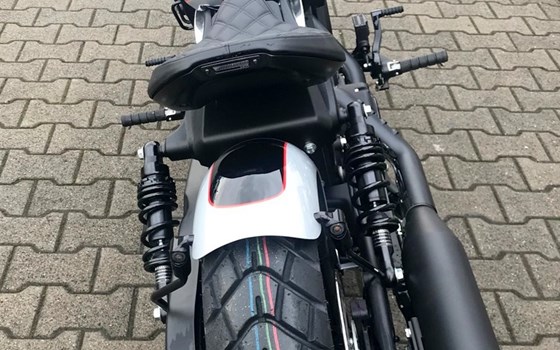 Umgebautes Motorrad Indian Scout Bobber 1131 von sk-bikes GmbH - Bild 7 Umgebautes Motorrad Indian Scout Bobber 1131 von sk-bikes GmbH - Bild 7