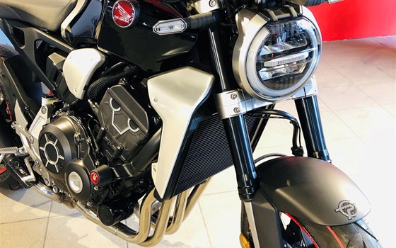 Umgebautes Motorrad Honda CB 1000 R von M. Perschall GmbH - Bild 5 Umgebautes Motorrad Honda CB 1000 R von M. Perschall GmbH - Bild 5