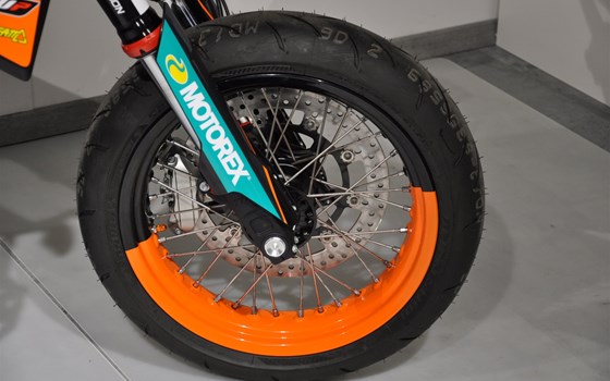 Umgebautes Motorrad KTM 690 SMC R von Motobike Handels GmbH - Bild 7 Umgebautes Motorrad KTM 690 SMC R von Motobike Handels GmbH - Bild 7