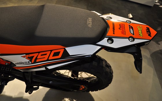 Umgebautes Motorrad KTM 790 Adventure R von Motobike Handels GmbH - Bild 8 Umgebautes Motorrad KTM 790 Adventure R von Motobike Handels GmbH - Bild 8