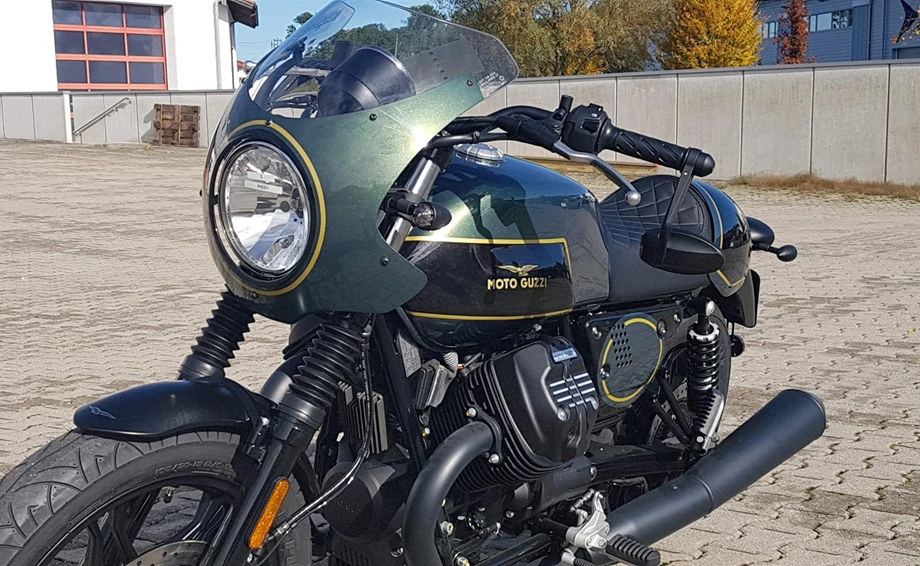 Rebuilt motorbike Moto Guzzi V7 III Stone Bild 3: Rebuilt motorbike Moto Guzzi V7 III Stone
