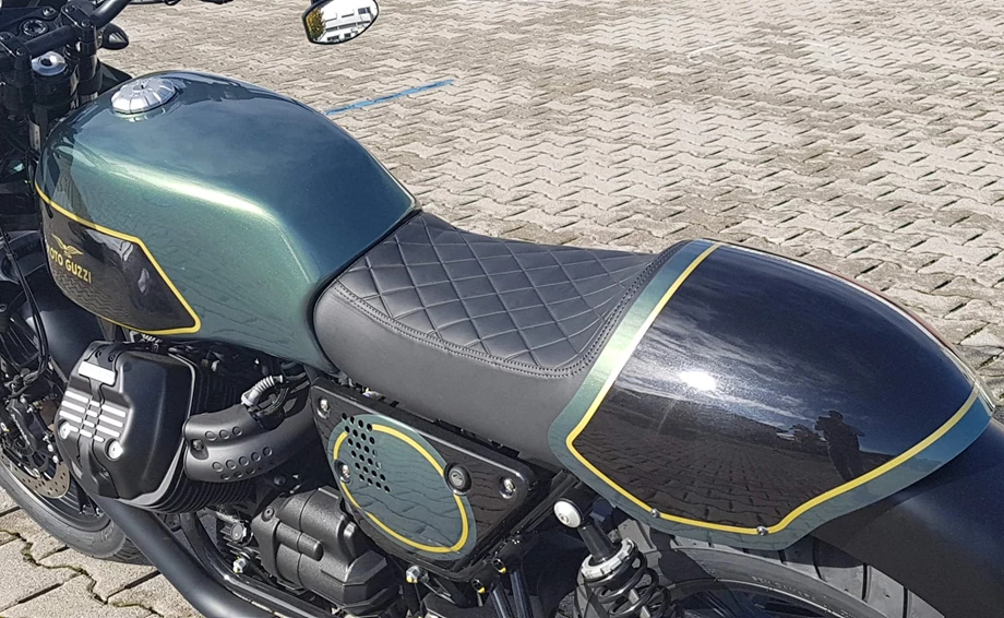 Rebuilt motorbike Moto Guzzi V7 III Stone Bild 4: Rebuilt motorbike Moto Guzzi V7 III Stone