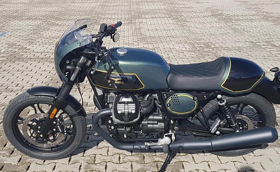 Rebuilt motorbike Moto Guzzi V7 III Stone Bild 1: Rebuilt motorbike Moto Guzzi V7 III Stone
