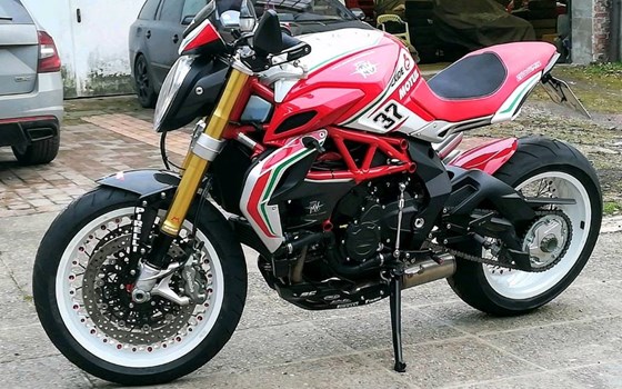 Umgebautes Motorrad MV Agusta Dragster 800 RC von Motorrad Wagner - Bild 2 Umgebautes Motorrad MV Agusta Dragster 800 RC von Motorrad Wagner - Bild 2