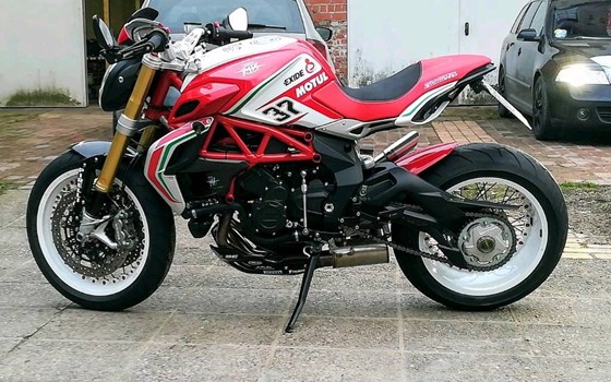 Umgebautes Motorrad MV Agusta Dragster 800 RC von Motorrad Wagner - Bild 3 Umgebautes Motorrad MV Agusta Dragster 800 RC von Motorrad Wagner - Bild 3