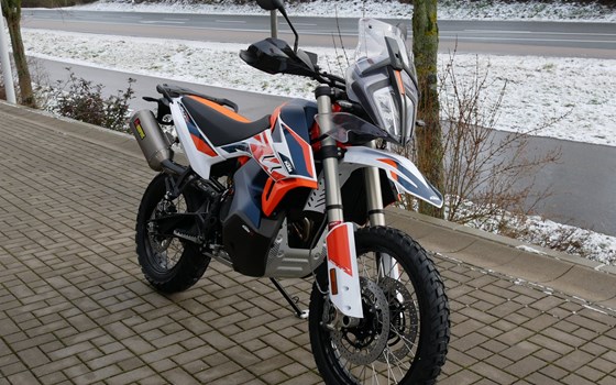 Umgebautes Motorrad KTM 790 Adventure R Rally von motoroox GmbH - Bild 3 Umgebautes Motorrad KTM 790 Adventure R Rally von motoroox GmbH - Bild 3