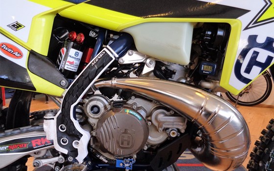 Umgebautes Motorrad Husqvarna TE 300i von MB Motoparts - Bild 11 Umgebautes Motorrad Husqvarna TE 300i von MB Motoparts - Bild 11