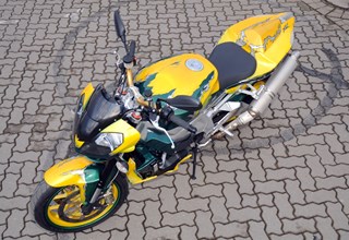 Aprilia RSV 1000 Tuono