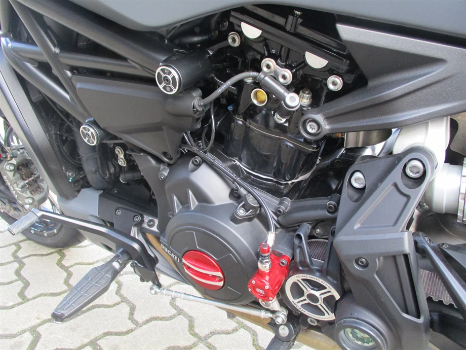 Umbgebautes Motorrad Ducati XDiavel Bild 7: Umbgebautes Motorrad Ducati XDiavel
