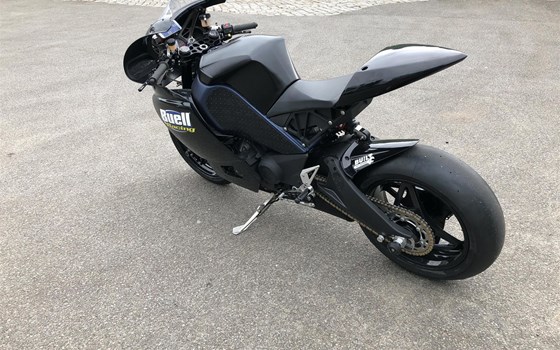 Umgebautes Motorrad Buell 1125 R von user1169940 - Bild 4 Umgebautes Motorrad Buell 1125 R von user1169940 - Bild 4
