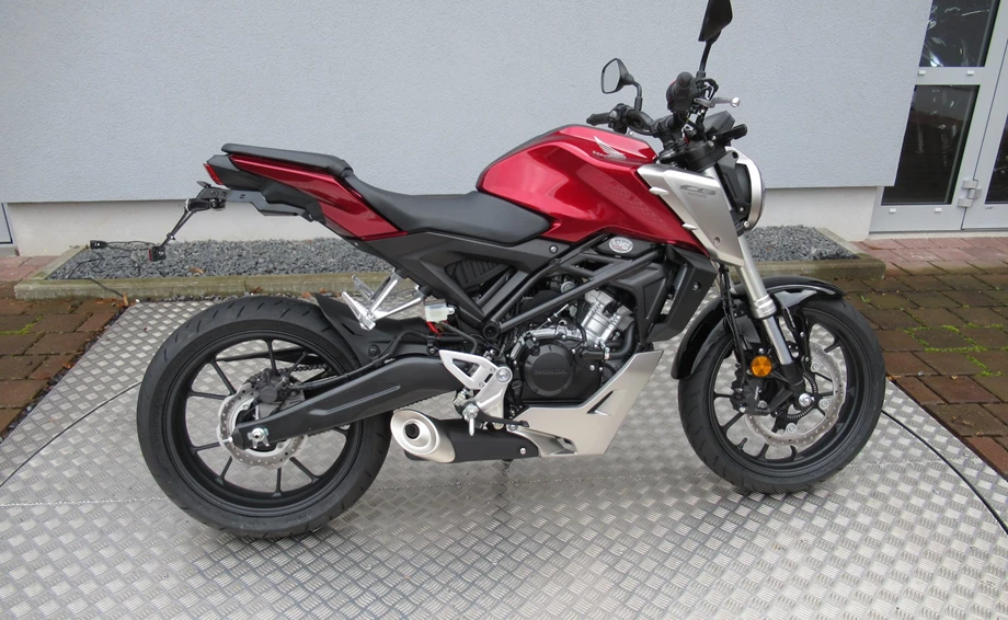 Umbgebautes Motorrad Honda CB 125 Bild 1: Umbgebautes Motorrad Honda CB 125