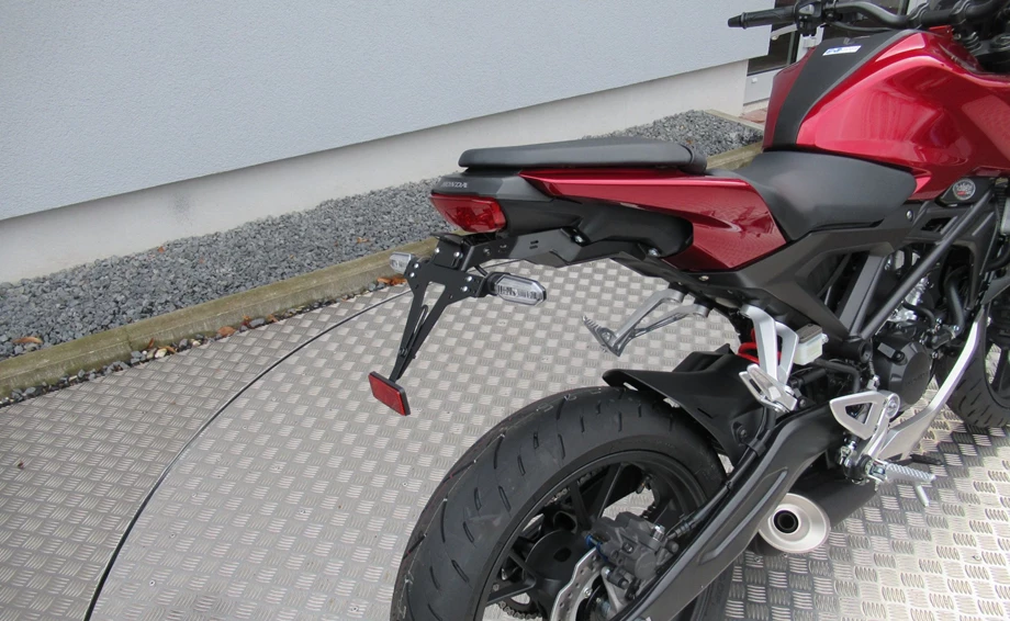 Umbgebautes Motorrad Honda CB 125 Bild 3: Umbgebautes Motorrad Honda CB 125