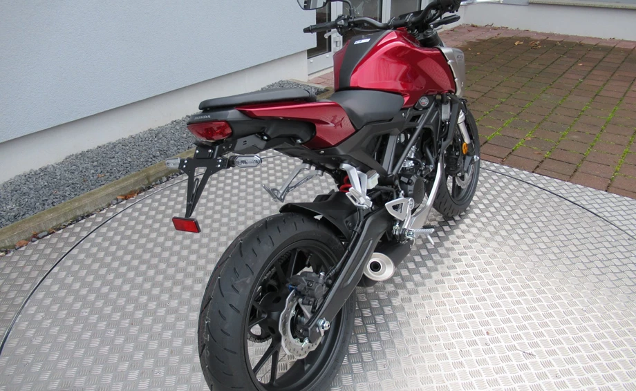 Umbgebautes Motorrad Honda CB 125 Bild 4: Umbgebautes Motorrad Honda CB 125