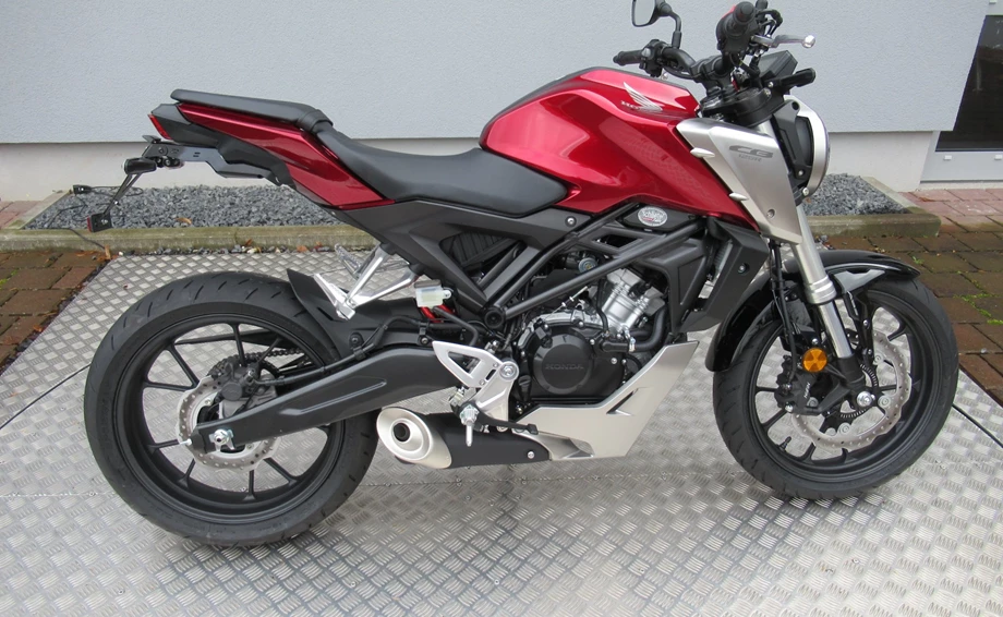 Umbgebautes Motorrad Honda CB 125 Bild 6: Umbgebautes Motorrad Honda CB 125