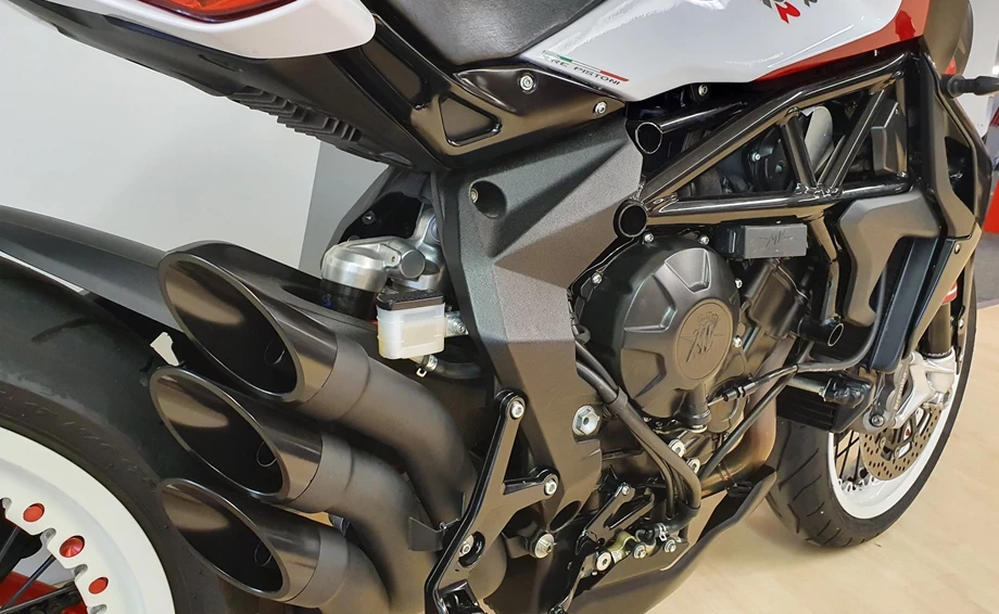 Umbgebautes Motorrad MV Agusta Dragster 800 RR Bild 6: Umbgebautes Motorrad MV Agusta Dragster 800 RR