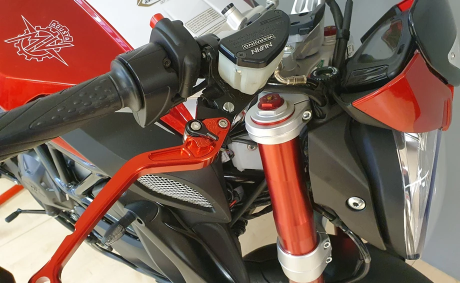 Umbgebautes Motorrad MV Agusta Dragster 800 RR Bild 8: Umbgebautes Motorrad MV Agusta Dragster 800 RR