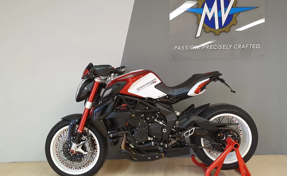 Umbgebautes Motorrad MV Agusta Dragster 800 RR Bild 2: Umbgebautes Motorrad MV Agusta Dragster 800 RR