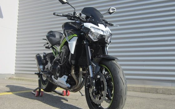 Umgebautes Motorrad Kawasaki Z900 von Motorradwelt Auer GmbH - Bild 1 Umgebautes Motorrad Kawasaki Z900 von Motorradwelt Auer GmbH - Bild 1