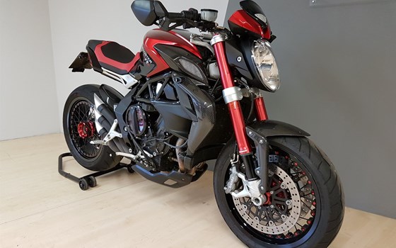 Umgebautes Motorrad MV Agusta Dragster 800 RR von Motorrad Scheunpflug e.K. - Bild 2 Umgebautes Motorrad MV Agusta Dragster 800 RR von Motorrad Scheunpflug e.K. - Bild 2