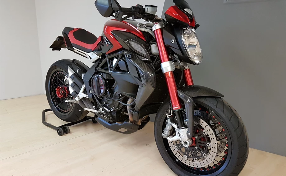 Umbgebautes Motorrad MV Agusta Dragster 800 RR Bild 2: Umbgebautes Motorrad MV Agusta Dragster 800 RR